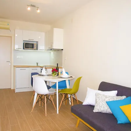 With A Parking Space Bol, Brac - 5641 *